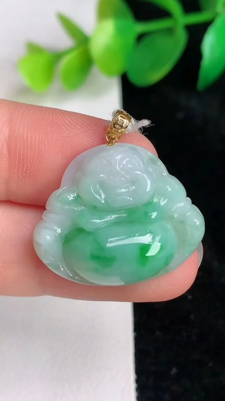 天然A货翡翠佛公吊坠，尺寸20.6-25-6，重量:4.68g
6月17日