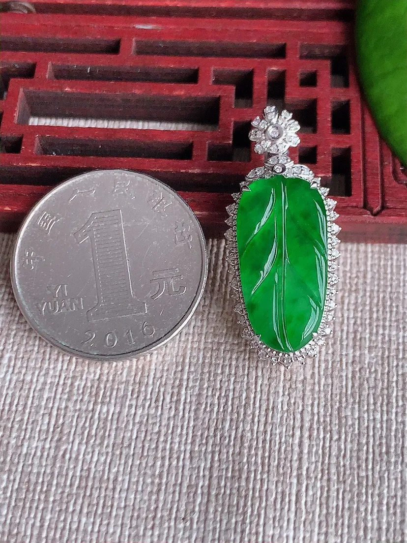 天然A货翡翠18K金伴满绿叶子金枝玉叶吊坠尺寸32.4×14×8.6裸石21×10.5m量4.96g 0615