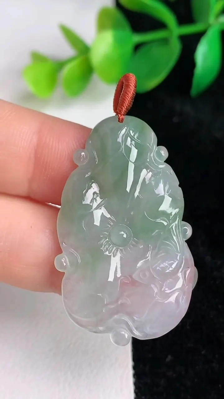 天然A货翡翠和和美美 荷叶鱼吊坠，尺寸38-23.4-4.2，重量:6.55g
6月17日