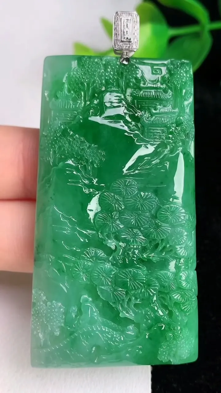 天然A货翡翠山水牌吊坠，尺寸59.5-32.8-6.2，重量:33.27g
6月17日