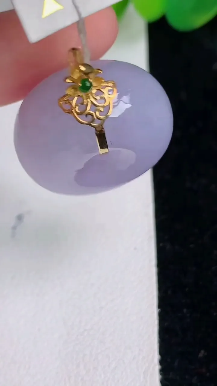 天然A货翡翠18k金紫罗兰路路通吊坠，尺寸23.6-12.8，重量:15.66g
6月17日