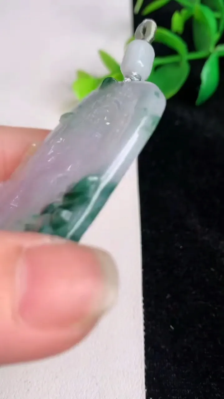 天然A货翡翠飘花虚空藏菩萨吊坠，尺寸71.2-50.3-5，重量:42.70g
6月17日