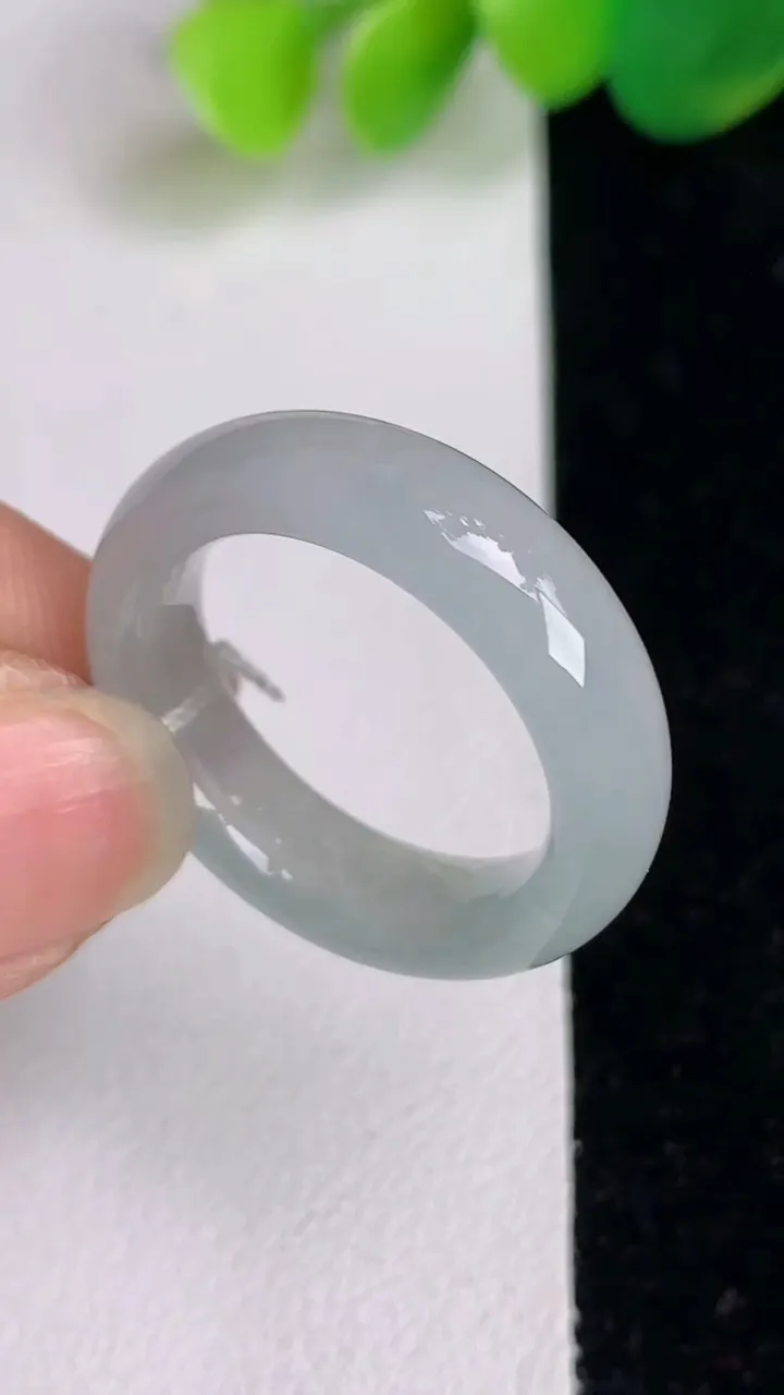 天然A货翡翠指环 戒指，尺寸18.4-6-3.6，重量:4.76g2025年6月17日
工厂直销收藏