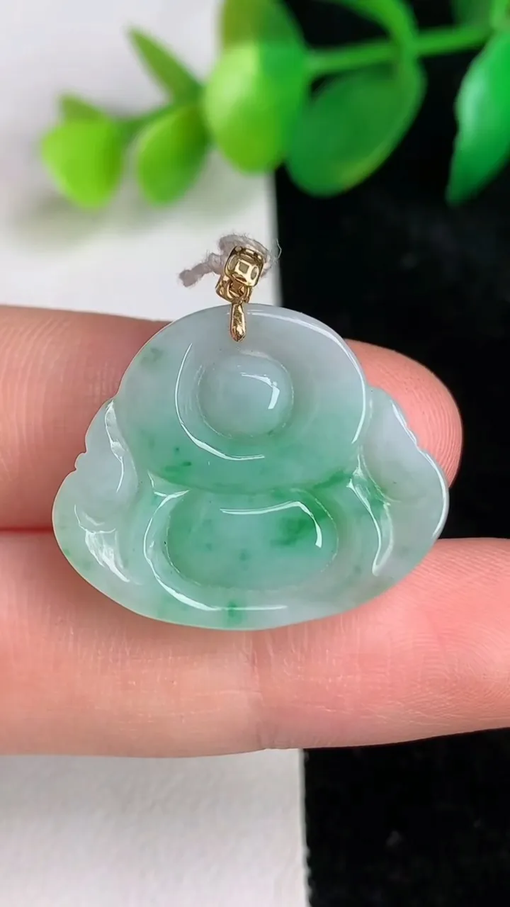 天然A货翡翠佛公吊坠，尺寸20.6-25-6，重量:4.68g
6月17日
