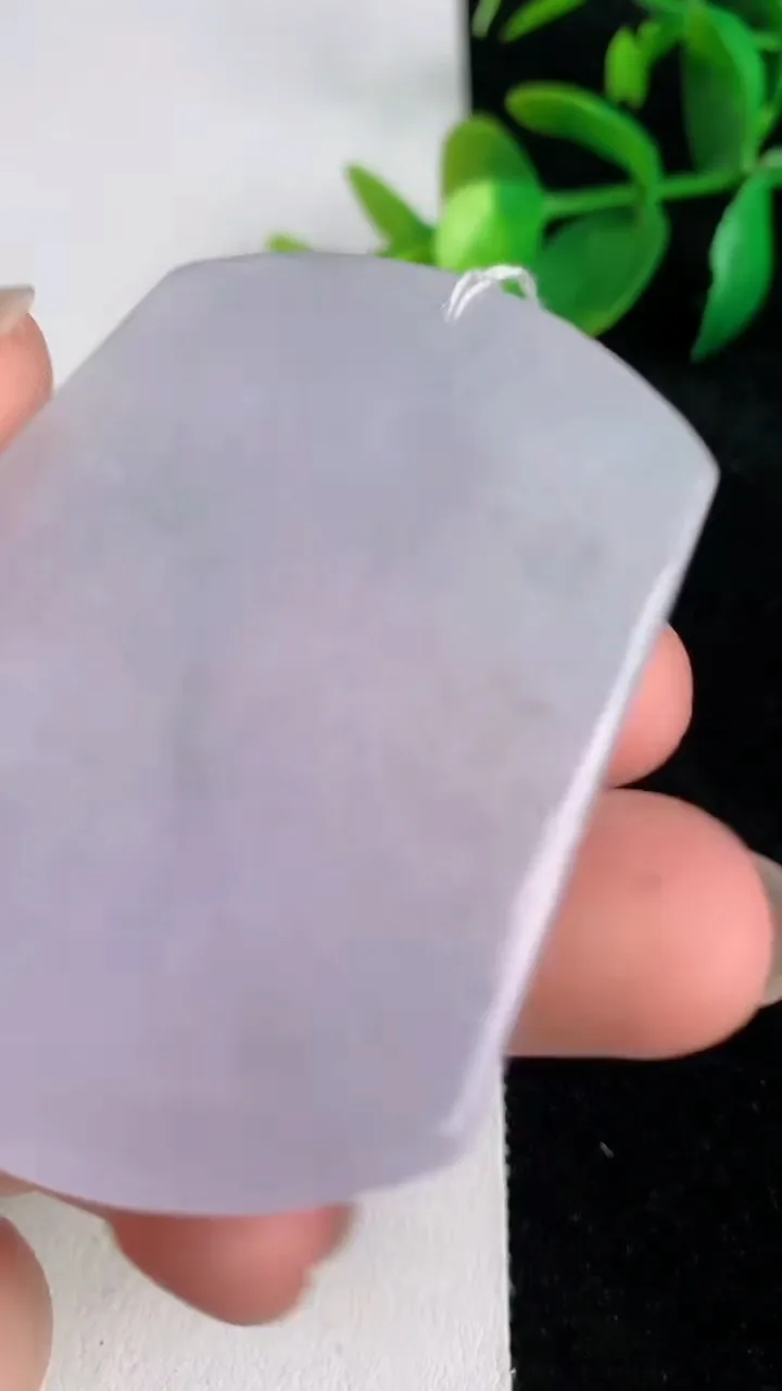 天然A货翡翠龙牌吊坠，尺寸56.2-44.8-7.3，重量:39.00g
6月17日