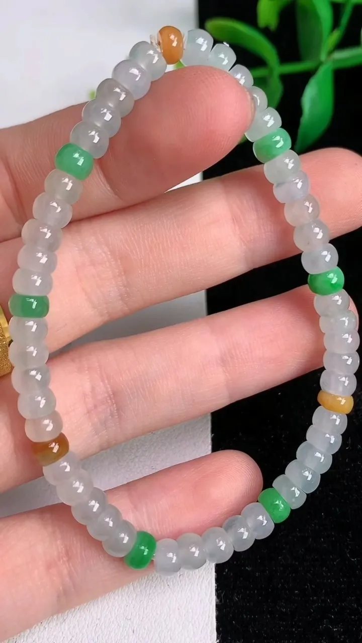 天然A货翡翠种双彩算盘珠手串54颗，尺寸4.9-2.4，重量10.23g6月17日
工厂直销收藏佳品,种好水足，色泽均匀，有种有色，上手高大气！