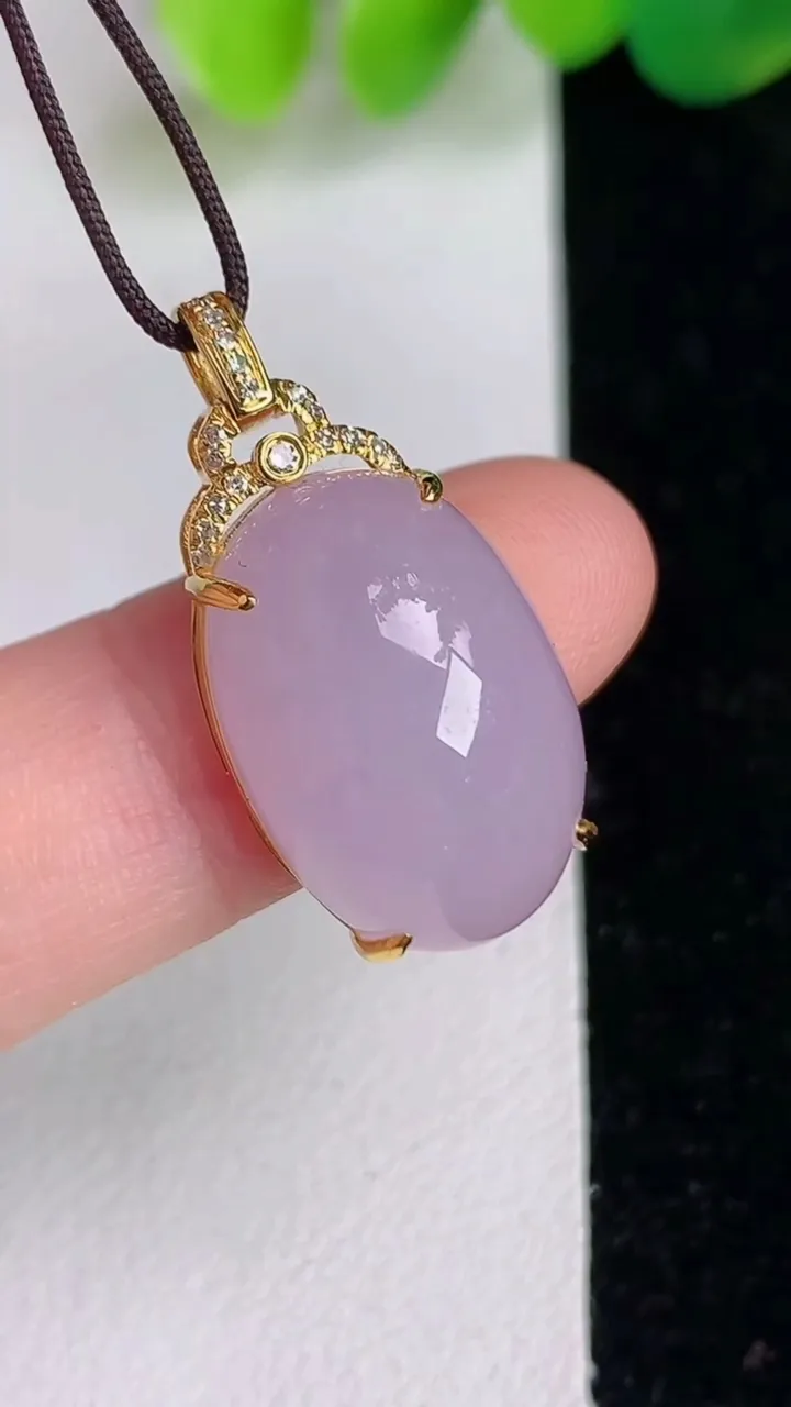 天然A货翡翠18k金紫罗兰蛋面吊坠，尺寸25.5-18-12.4-8.8，重量:4.30g
6月17