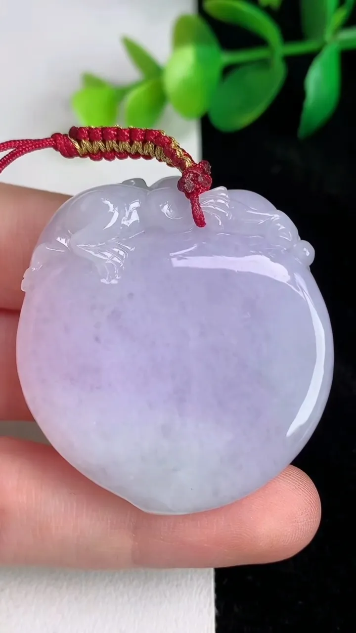 天然A货翡翠春带彩 紫罗兰寿桃吊坠，尺寸42-38-12.3，重量:41.84g
6月17日