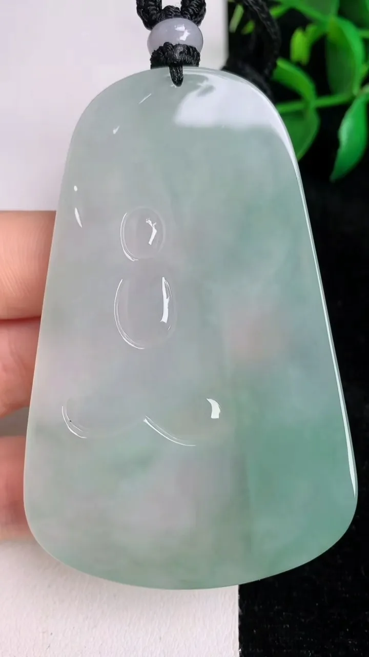 天然A货翡翠虚空藏菩萨吊坠，尺寸71.5-46.2-6.2，重量:49.00g
6月17日
