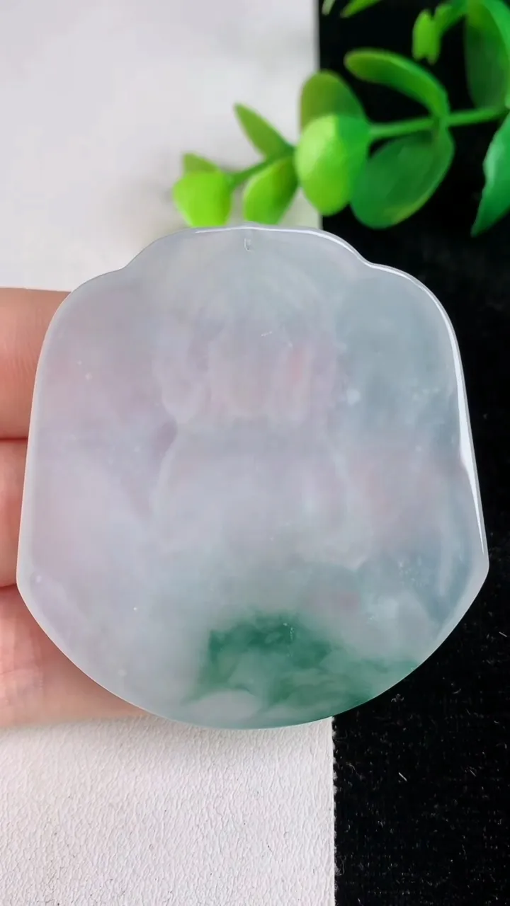 天然A货翡翠种飘花文殊菩萨吊坠，尺寸53-49.3-4.8，重量:29.10g
6月17日