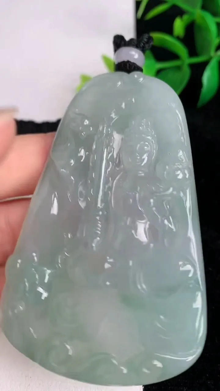 天然A货翡翠虚空藏菩萨吊坠，尺寸71.5-46.2-6.2，重量:49.00g
6月17日