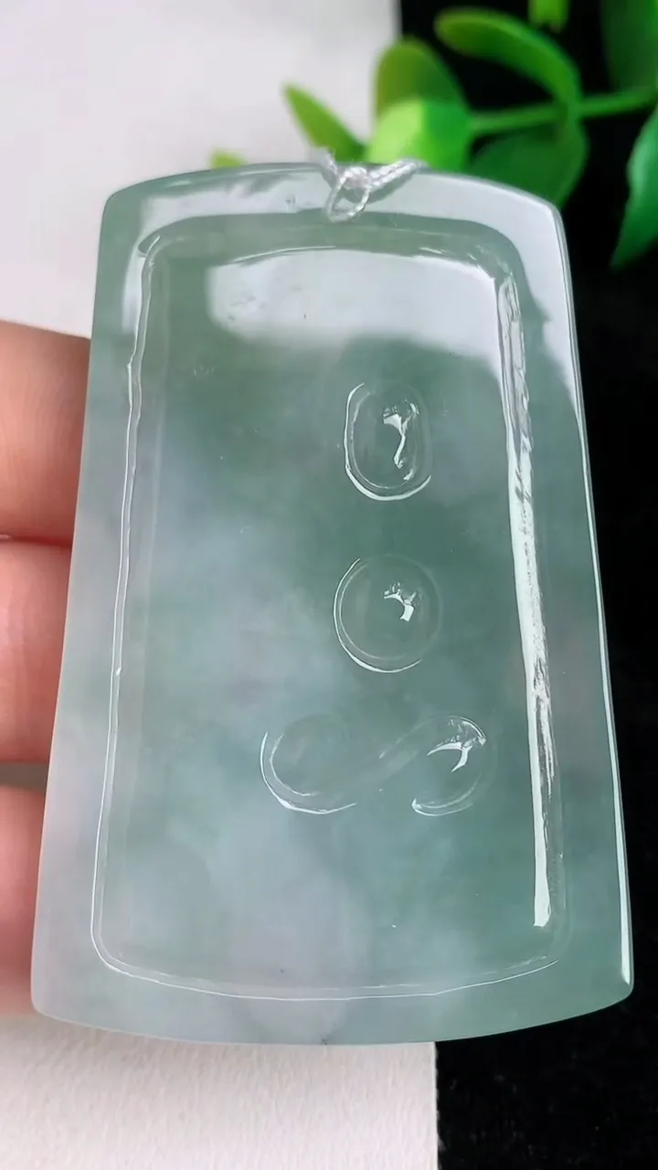 天然A货翡翠普贤菩萨吊坠，尺寸61-41-5.3，重量:31.20g
6月17日