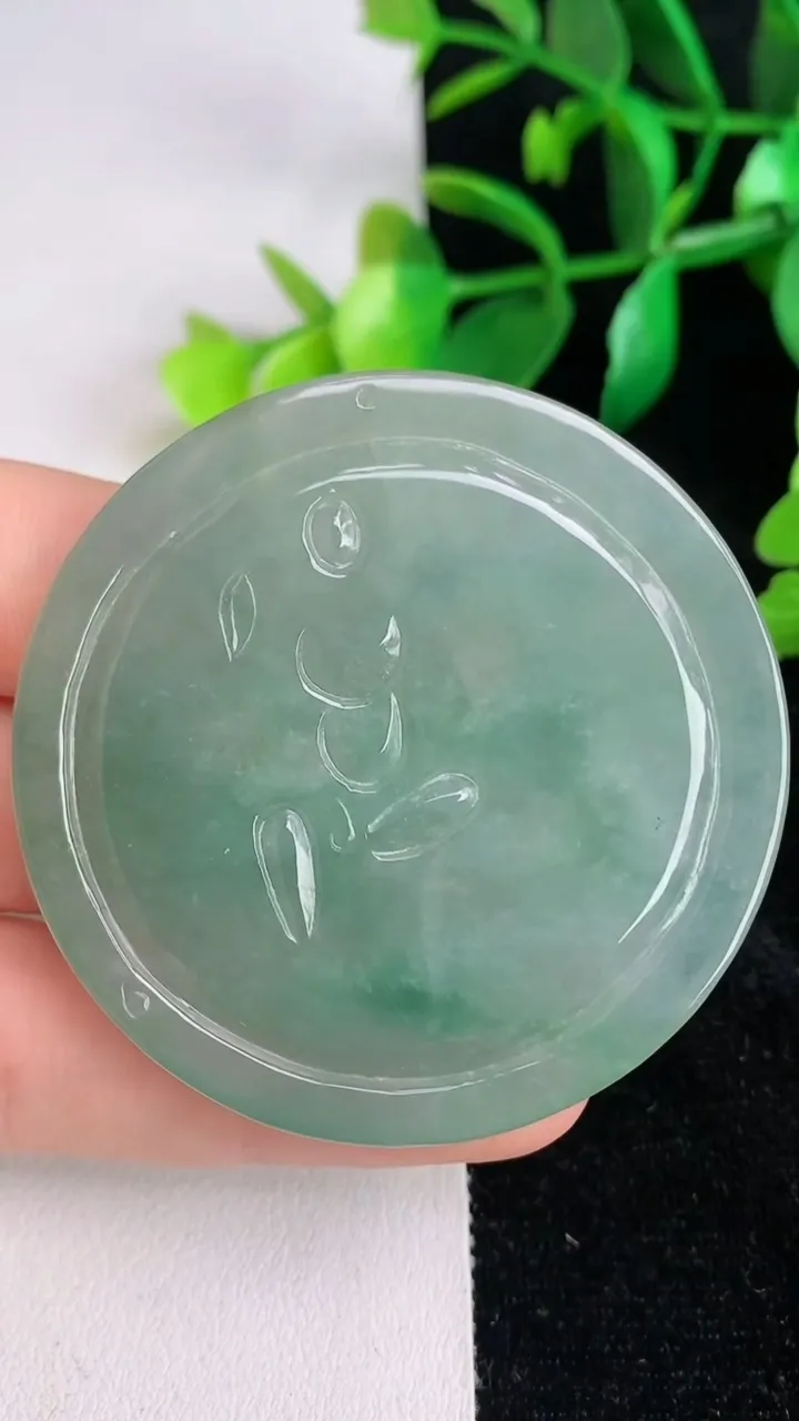天然A货翡翠文殊菩萨吊坠，尺寸50.8-4.8，重:25.10g
6月17日