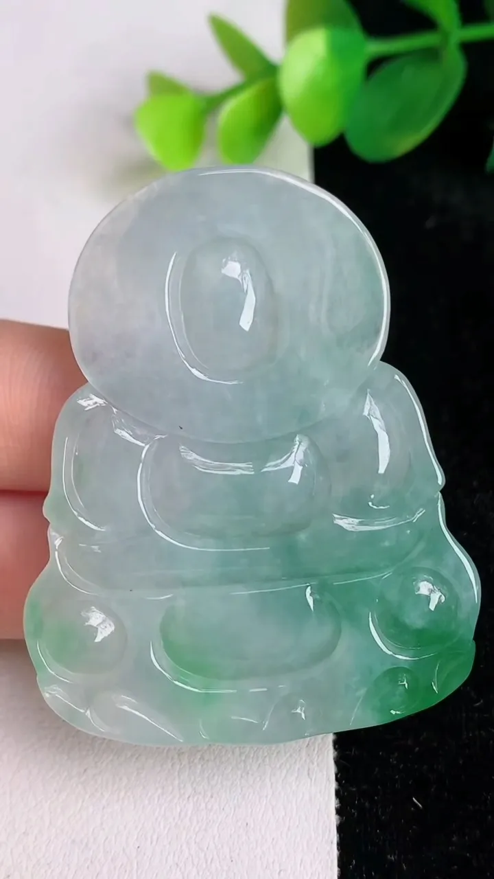 天然A货翡翠观音菩萨吊坠，尺寸52-41.3-6，重量:23.26g
6月17日
