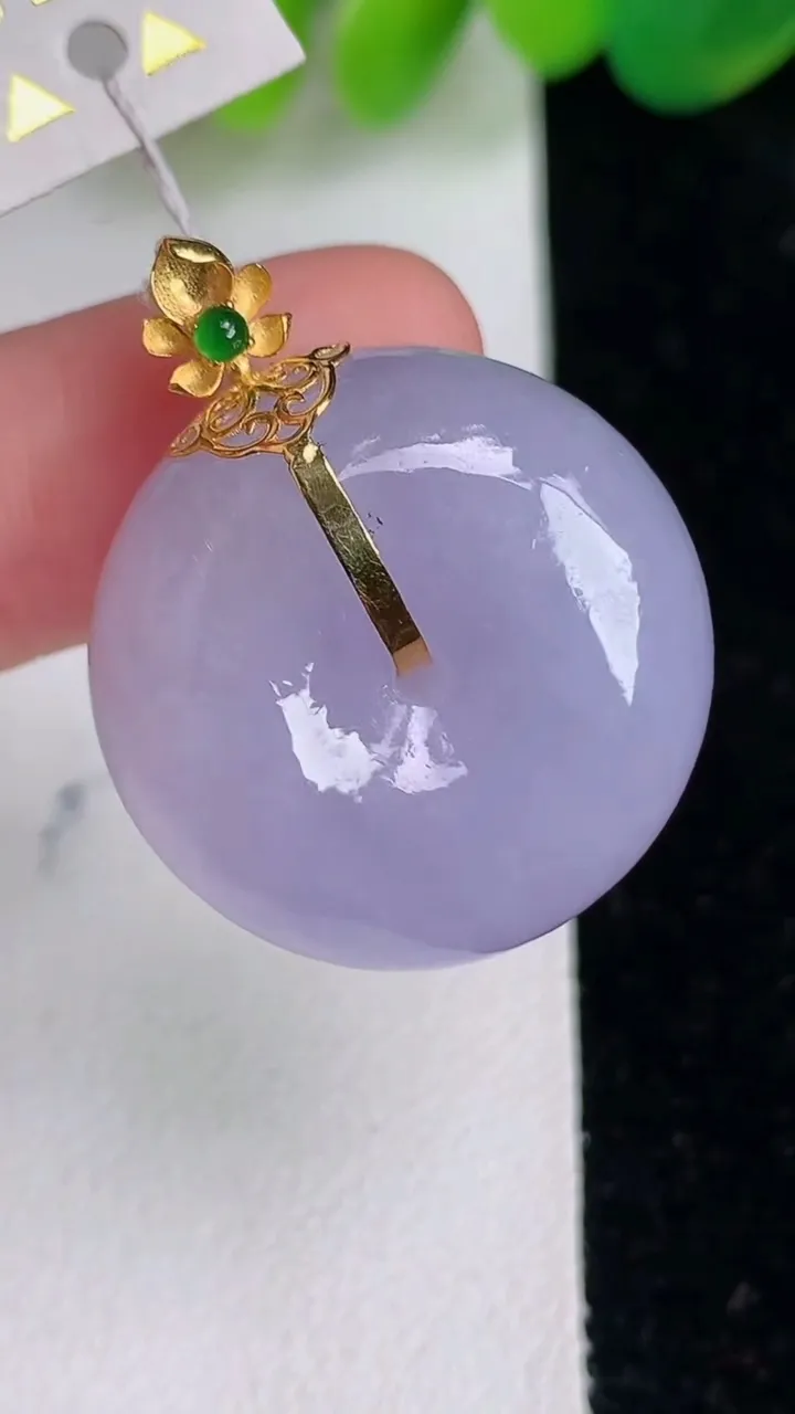 天然A货翡翠18k金紫罗兰路路通吊坠，尺寸23.6-12.8，重量:15.66g
6月17日