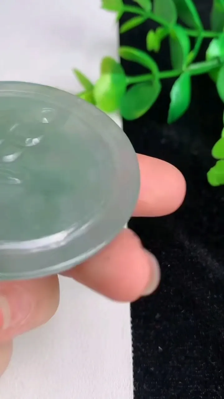 天然A货翡翠文殊菩萨吊坠，尺寸50.8-4.8，重:25.10g
6月17日