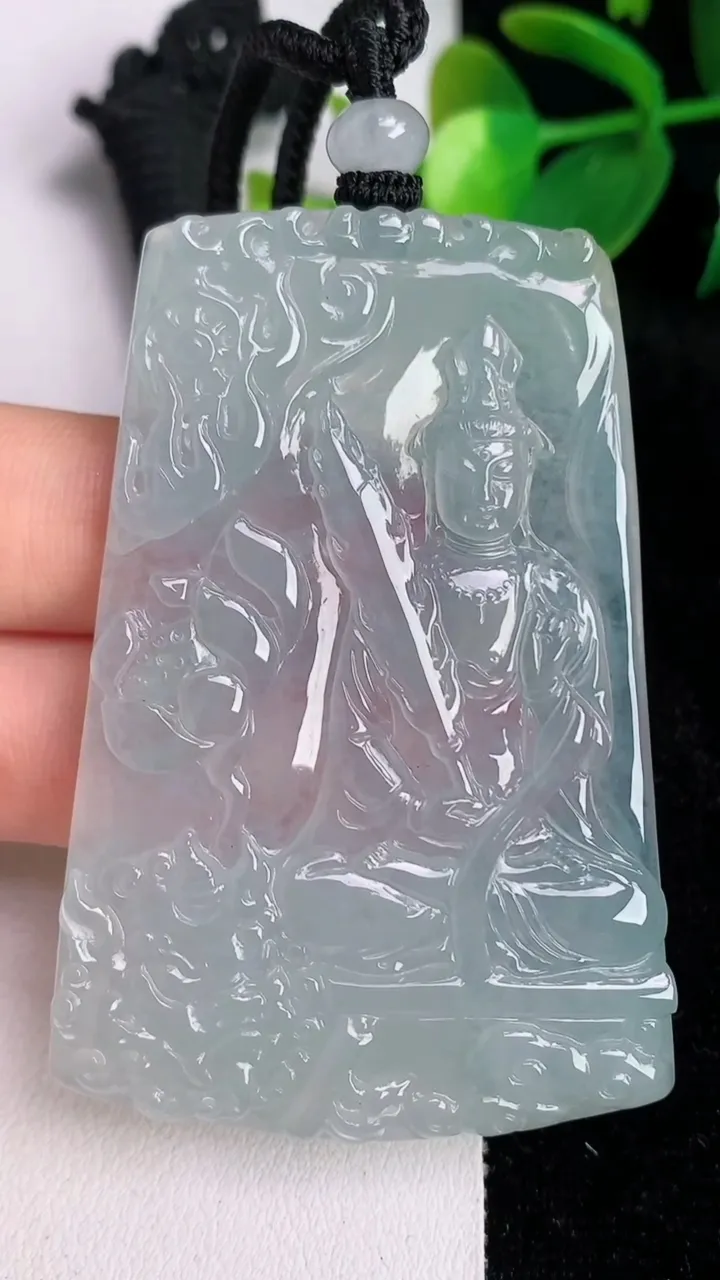 天然A货翡翠种白冰文殊菩萨吊坠，尺寸62-42.6-5.2，重量:36.58g
6月17日