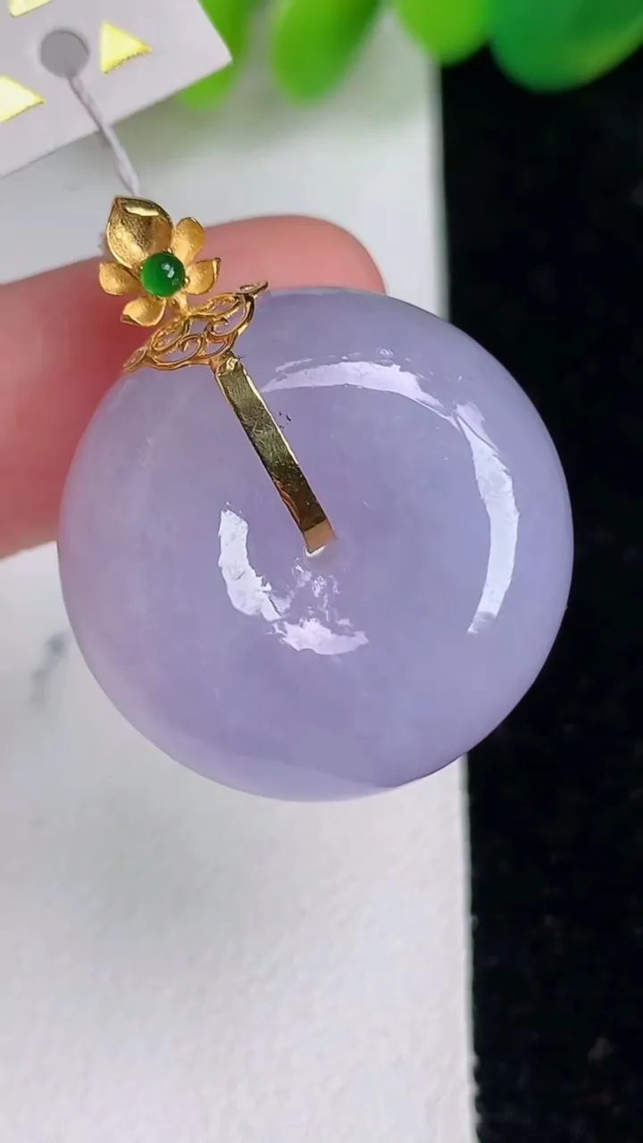 天然A货翡翠18k金紫罗兰路路通吊坠，尺寸23.6-12.8，重量:15.66g
6月17日