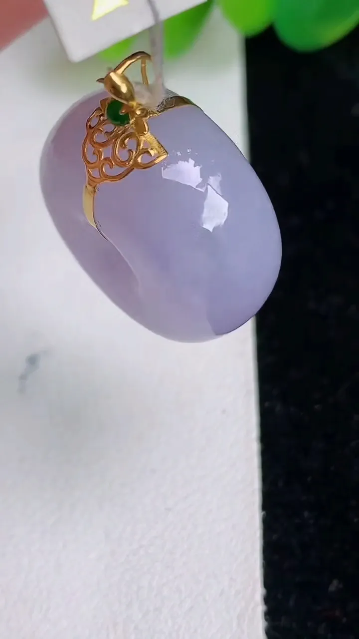 天然A货翡翠18k金紫罗兰路路通吊坠，尺寸23.6-12.8，重量:15.66g
6月17日