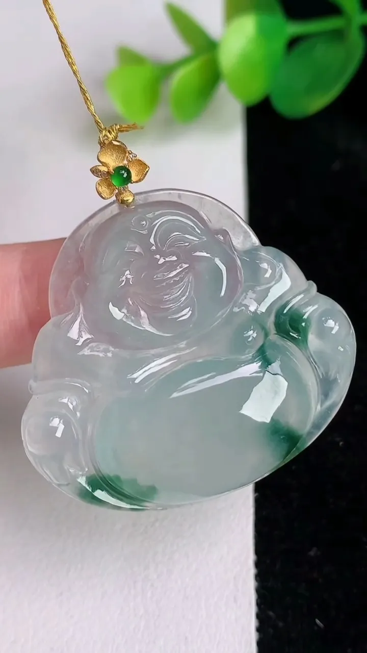 天然A货翡翠种飘花佛公吊坠，尺寸33.7-37.8-5.4，重量:10.65g
6月17日