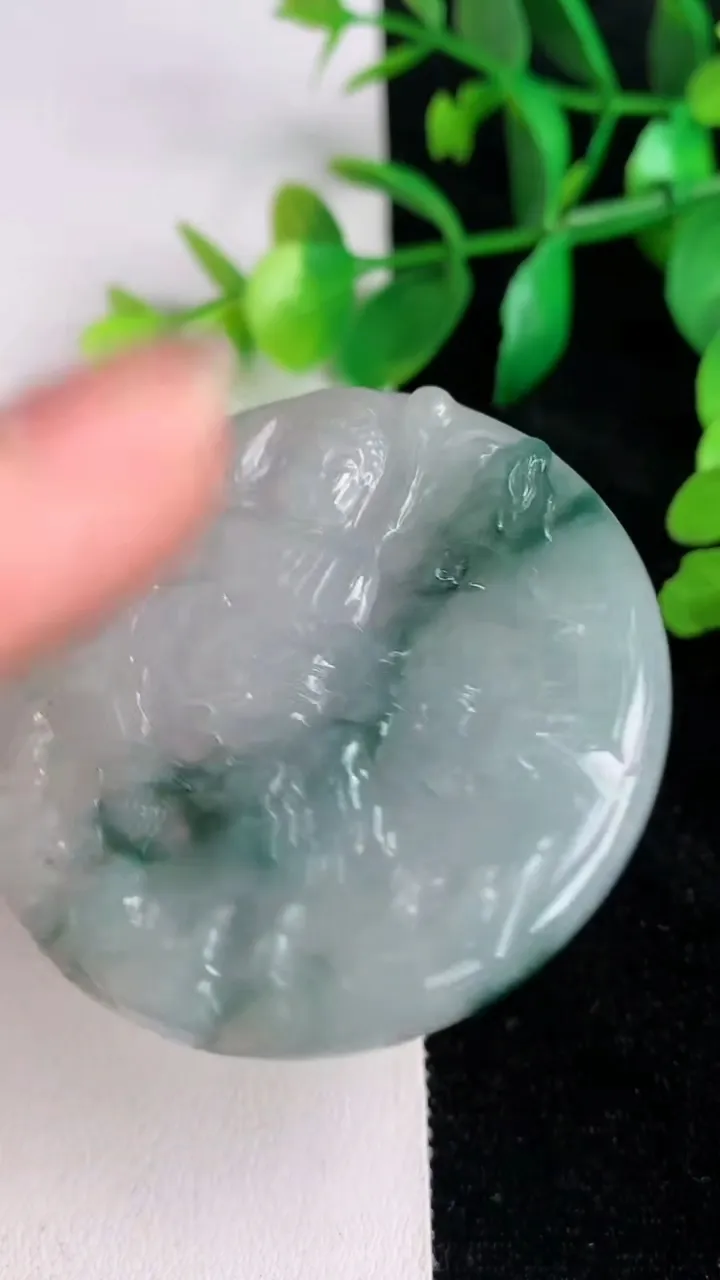 天然A货翡翠大日如来吊坠，尺寸48-5，重:24.10g
6月17日