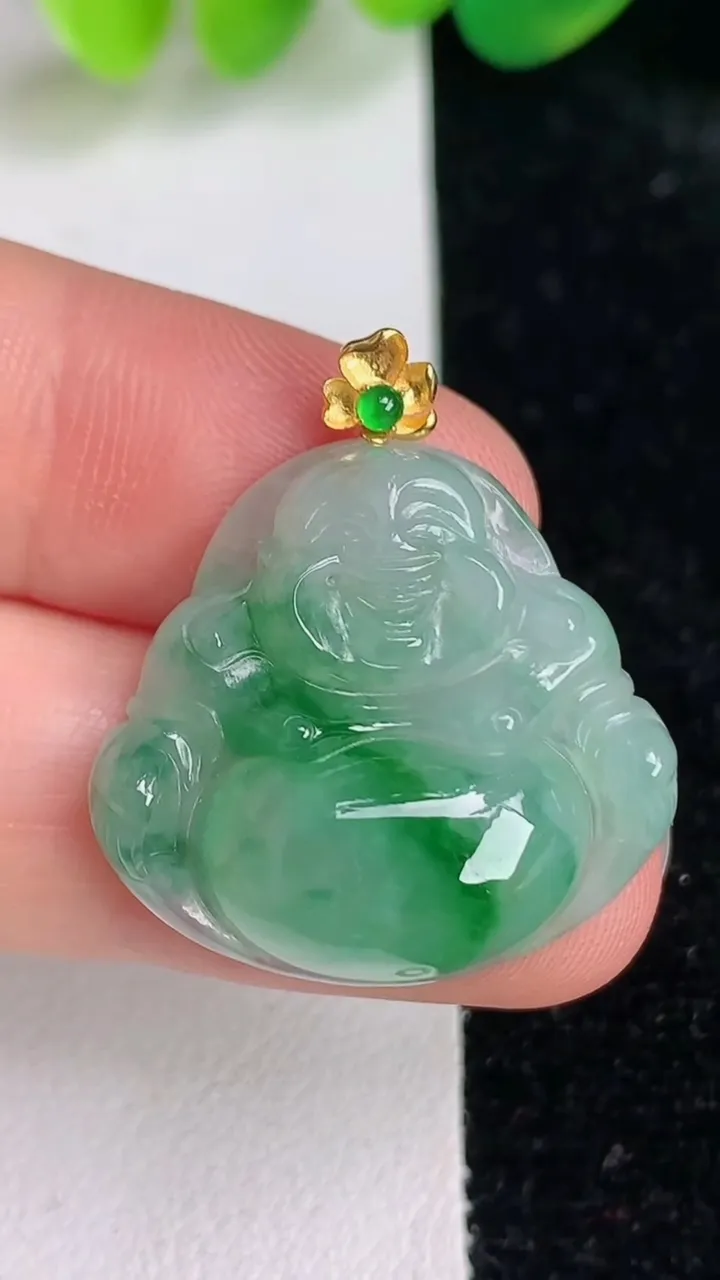 天然A货翡翠佛公吊坠，尺寸23.2-25.3-6，重量:5.17g
6月17日
