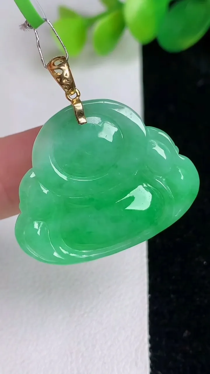天然A货翡翠佛公吊坠，尺寸24.7-30.5-6.8，重量:8.08g
6月17日