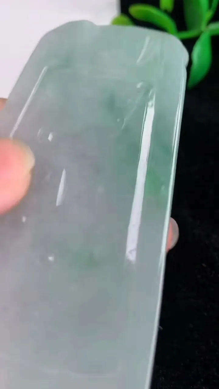 天然A货翡翠普贤菩萨吊坠，尺寸77-50.8-5，重量:44.54g
6月17日