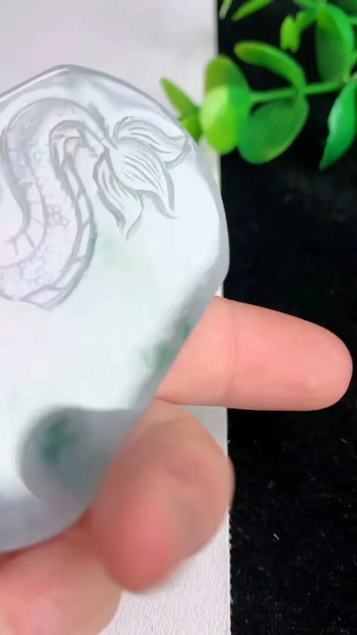 天然A货翡翠冰种飘花文殊菩萨吊坠，尺寸61-46.8-5.5，重量:33.05g
6月17日