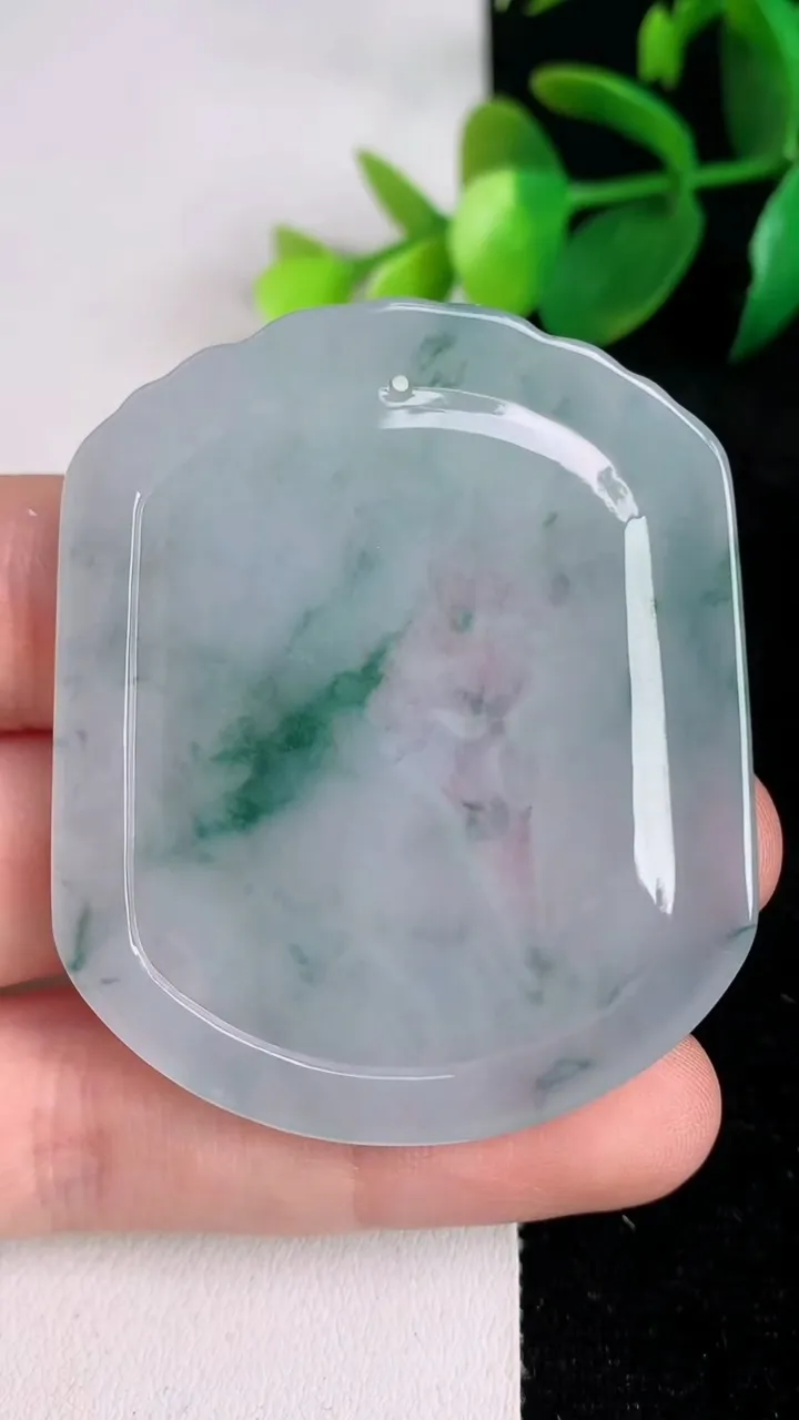 天然A货翡翠冰种飘花生肖虎 虎牌吊坠，尺寸51.4-43-5，重量:24.76g
6月17日