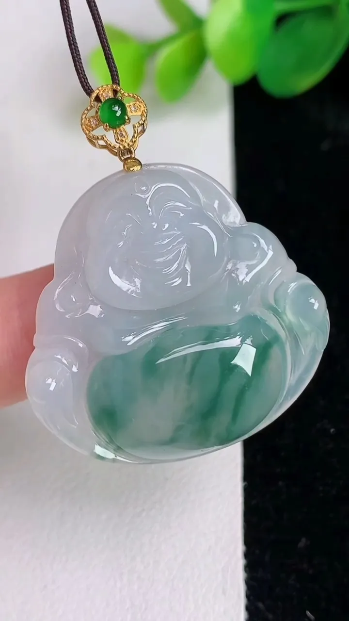 天然A货翡翠种飘花佛公吊坠，尺寸30.8-32.6-6，重量:9.66g
6月17日
