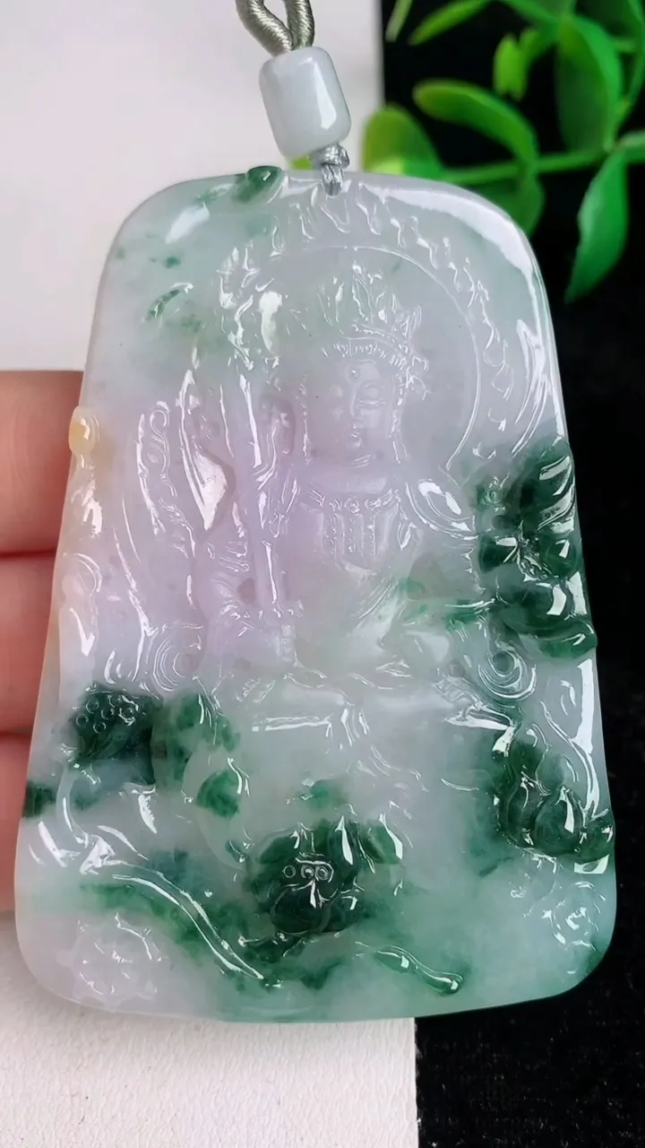 天然A货翡翠飘花虚空藏菩萨吊坠，尺寸71.2-50.3-5，重量:42.70g
6月17日