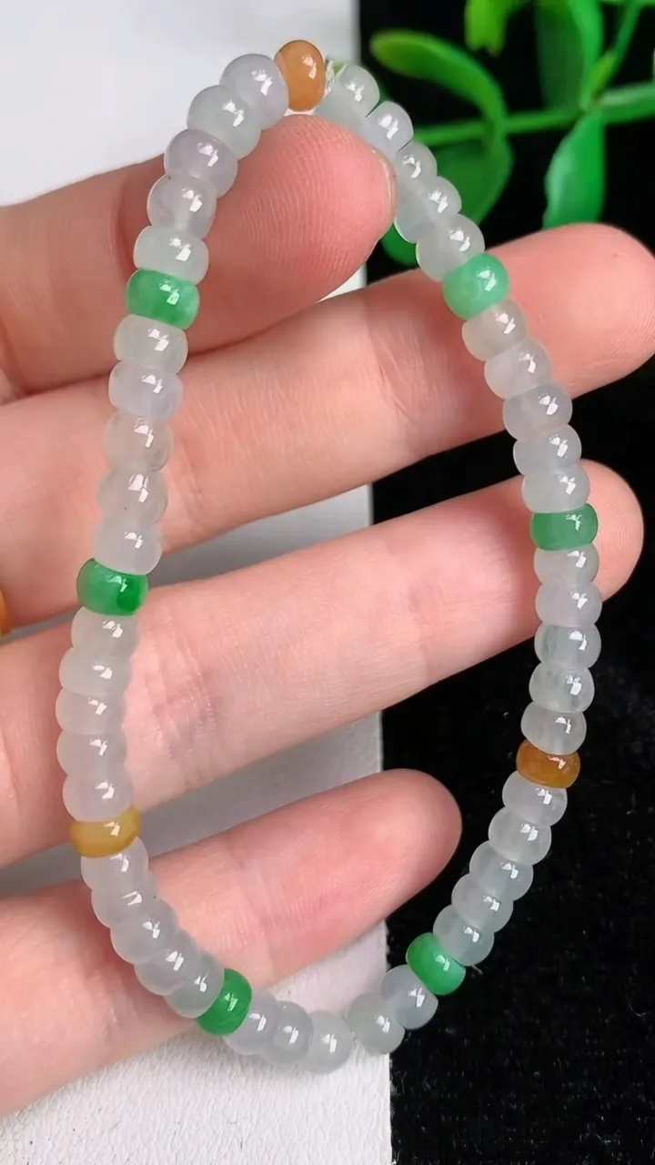 天然A货翡翠种双彩算盘珠手串54颗，尺寸4.9-2.4，重量10.23g6月17日
工厂直销收藏佳品,种好水足，色泽均匀，有种有色，上手高大气！