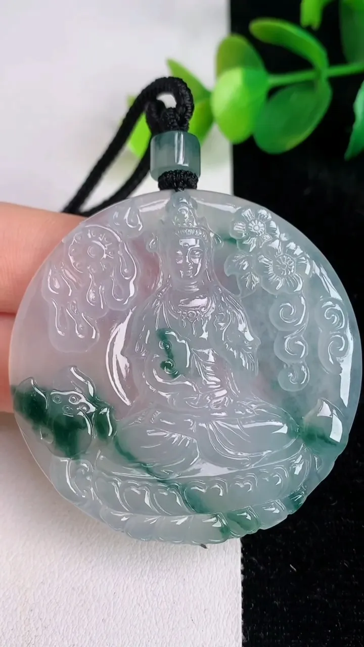 天然A货翡翠种飘花观音菩萨吊坠，尺寸50.3-5.7，重量:34.65g
6月17日