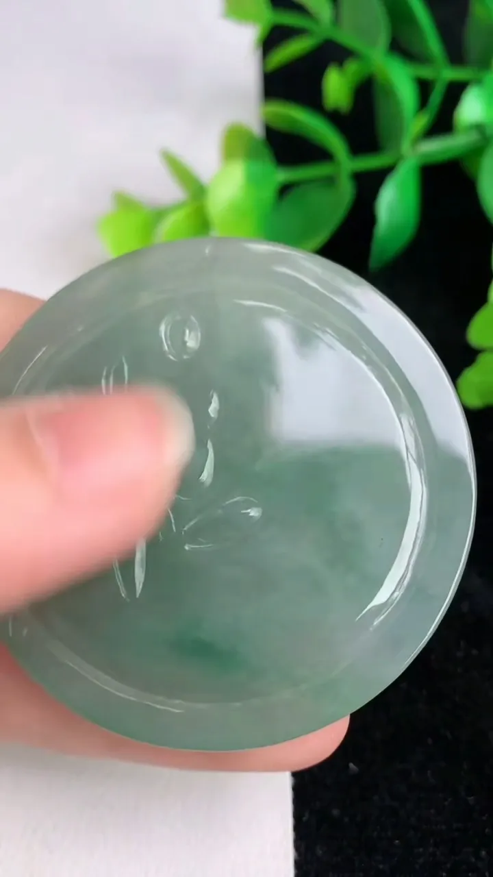 天然A货翡翠文殊菩萨吊坠，尺寸50.8-4.8，重:25.10g
6月17日