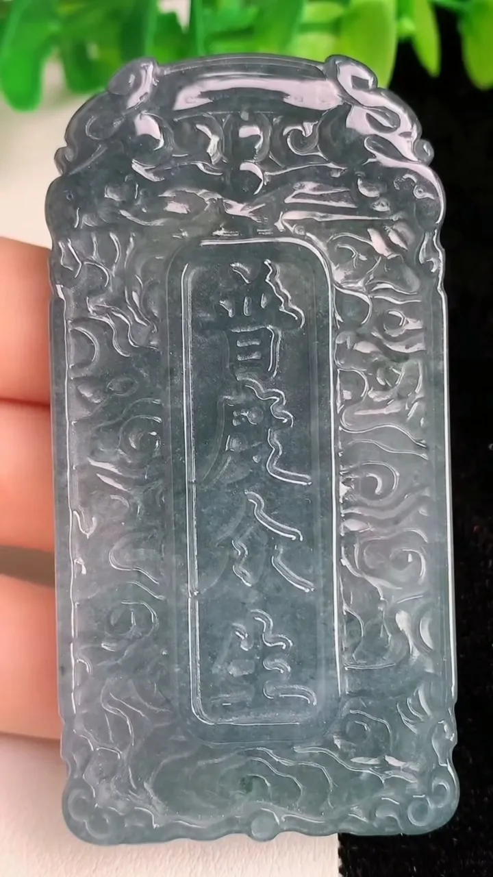 天然A货翡翠虚空藏菩萨吊坠，尺寸73.6-37.5-7，重:39.70g
6月17日