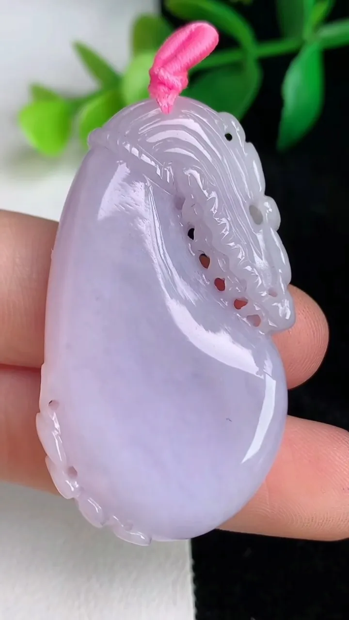 天然A货翡翠紫罗兰福瓜吊坠，尺寸45.4-25.5-8.5，重量:21.51g
6月17日