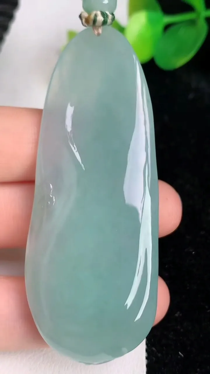 天然A货翡翠御龙观音菩萨吊坠，尺寸66.3-26.3-11.3，重量:38.08g
6月17日