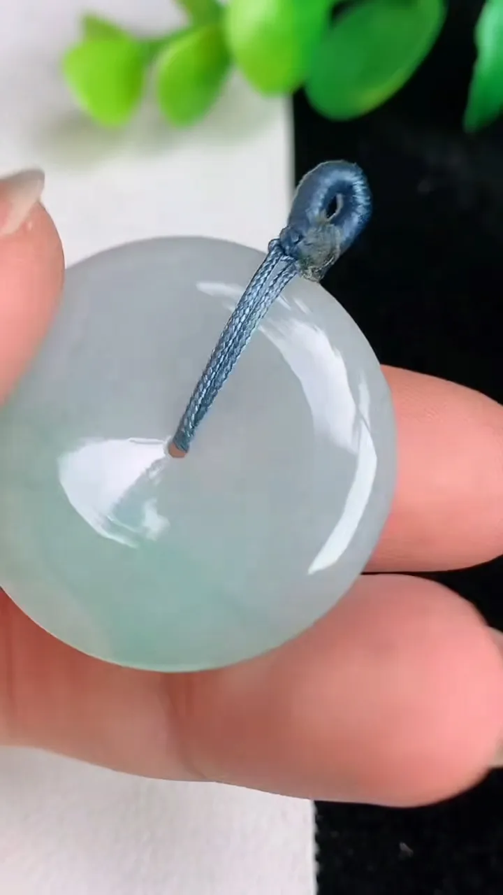 天然A货翡翠平安扣吊坠，尺寸28.2-5.3，重量:8.84g
6月17日