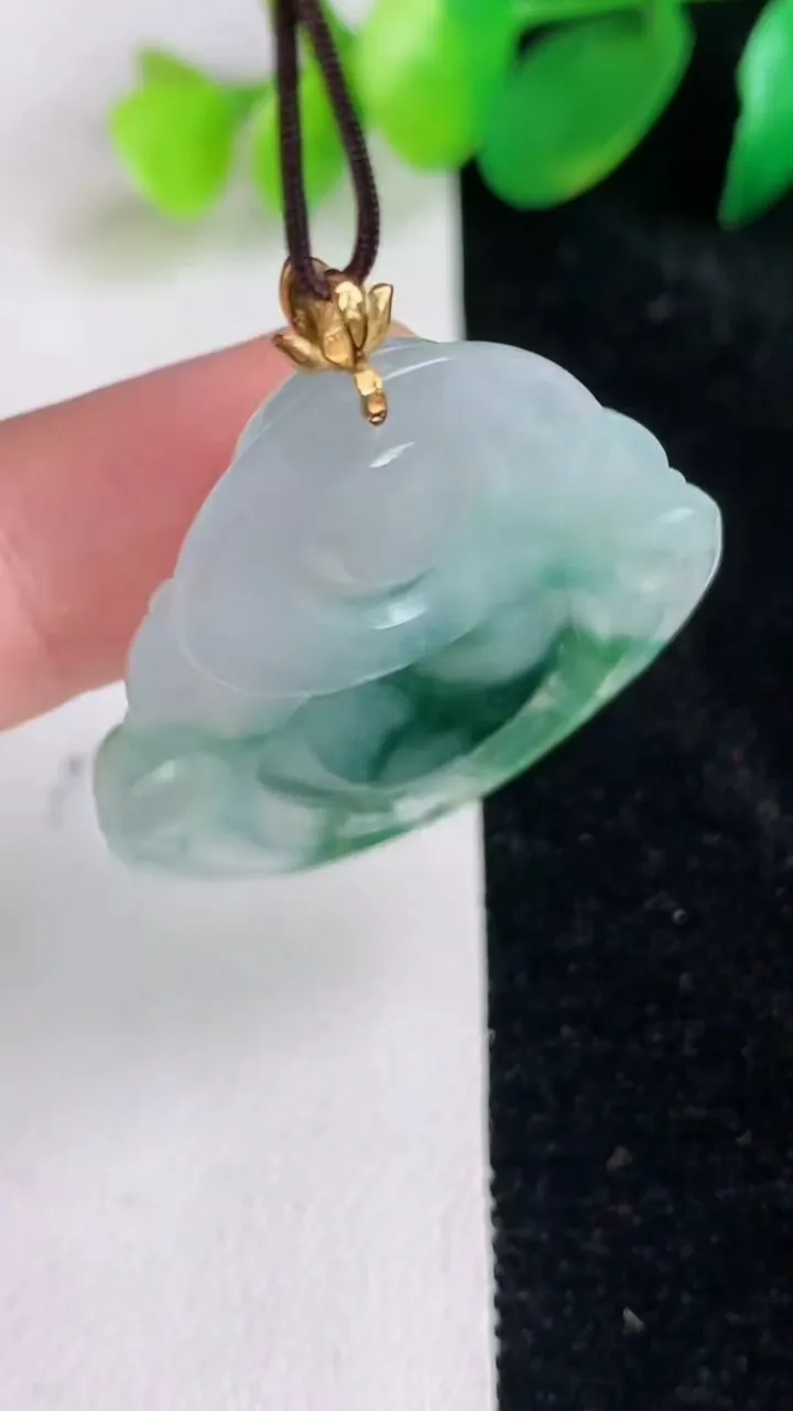 天然A货翡翠种飘花佛公吊坠，尺寸30-32.5-6.4，重量:9.62g
6月17日
