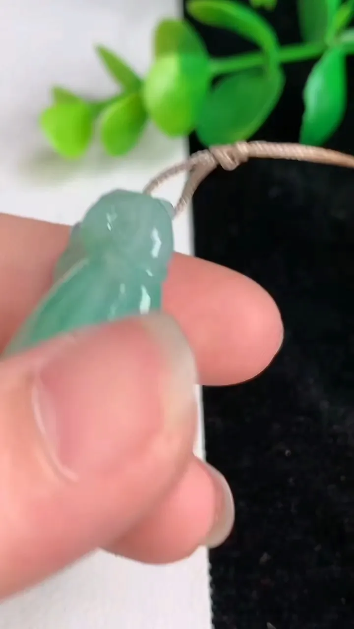 天然A货翡翠莲蓬吊坠，尺寸28-19.8-13，重量:13.52g
6月17日