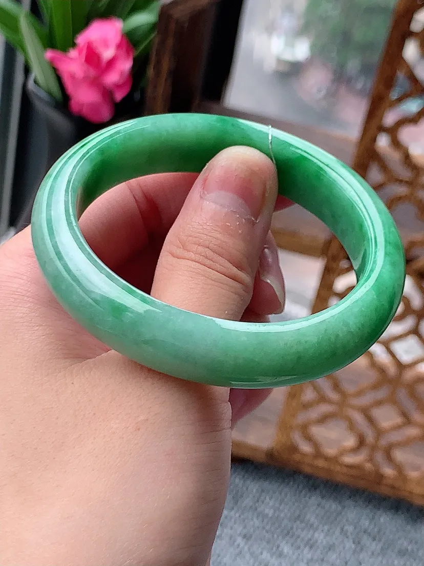 天然A货翡翠满绿贵妃手镯54-55圈口尺寸54.5×48×12.3×7.7mm 重量52.39g 0615