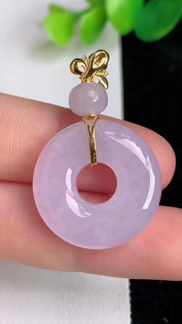 天然A货翡翠18k金紫罗兰平安环吊坠，尺寸35.5-22.2-5.2，重量:6.24g
6月17日