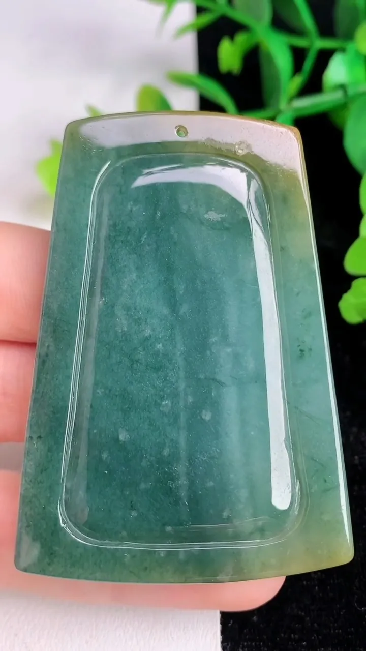 天然A货翡翠双彩蓝水御龙观音菩萨吊坠，尺寸62-45-8，重:43.11g
6月17日