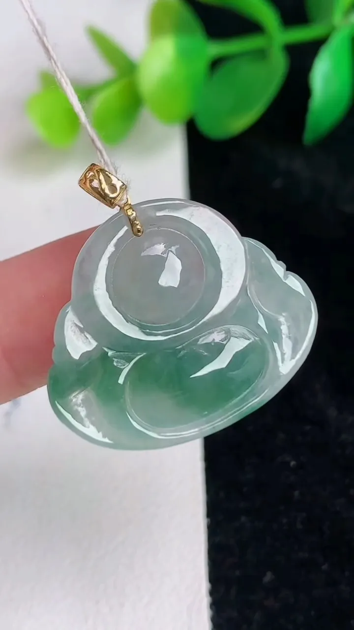 天然A货翡翠种飘花佛公吊坠，尺寸22.3-26.3-5.5，重量:4.92g
6月17日
