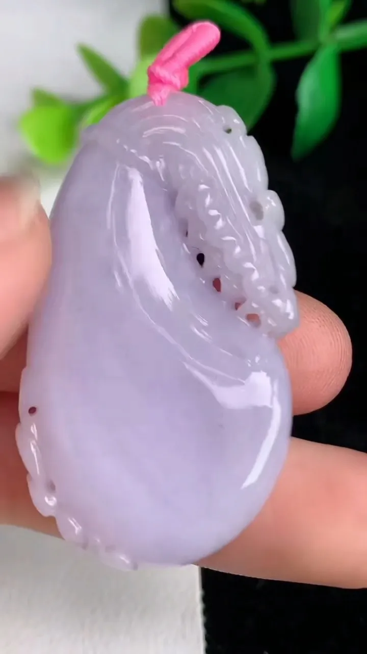 天然A货翡翠紫罗兰福瓜吊坠，尺寸45.4-25.5-8.5，重量:21.51g
6月17日