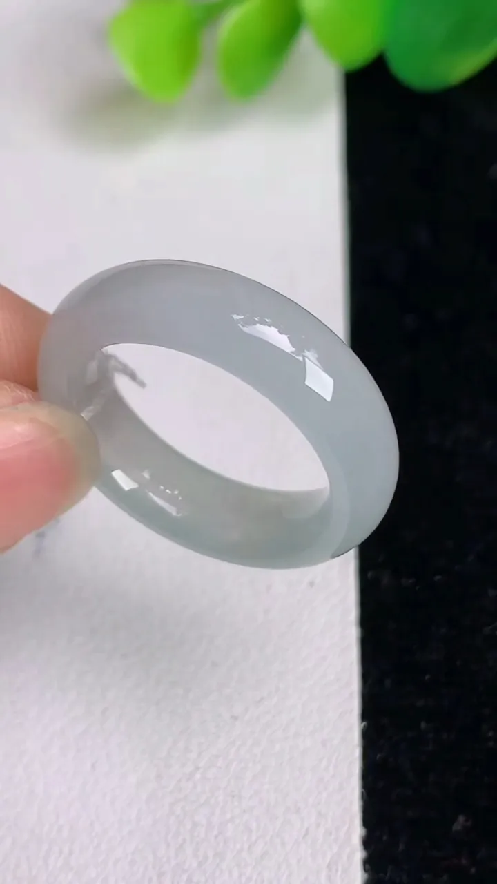 天然A货翡翠指环 戒指，尺寸18.4-6-3.6，重量:4.76g2025年6月17日
工厂直销收藏