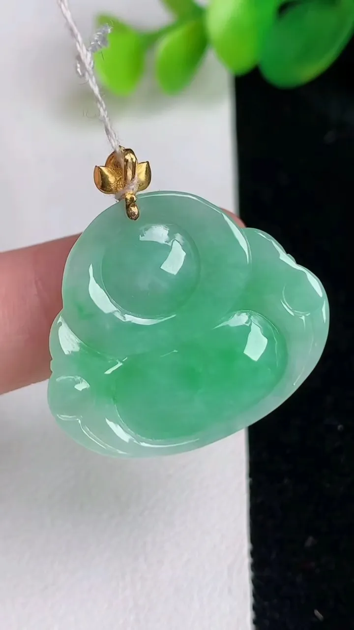 天然A货翡翠佛公吊坠，尺寸24.2-27.6-5.6，重量:5.80g
6月17日