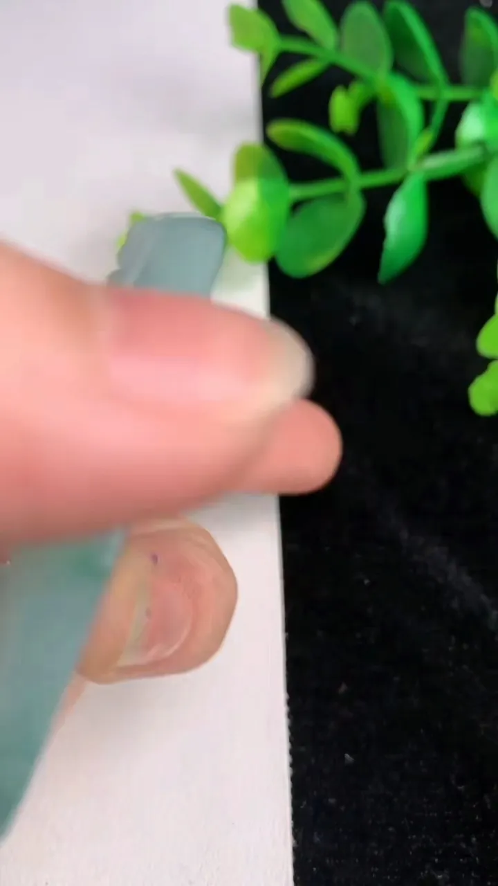 天然A货翡翠飘花降龙观音菩萨吊坠，尺寸57-52-7.8，重:46.00g
6月17日