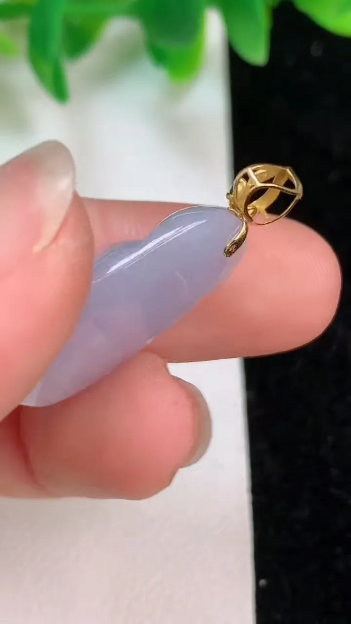 天然A货翡翠18k金紫罗兰福豆吊坠，尺寸25-14.6-6.8，重量:4.20g
6月18日